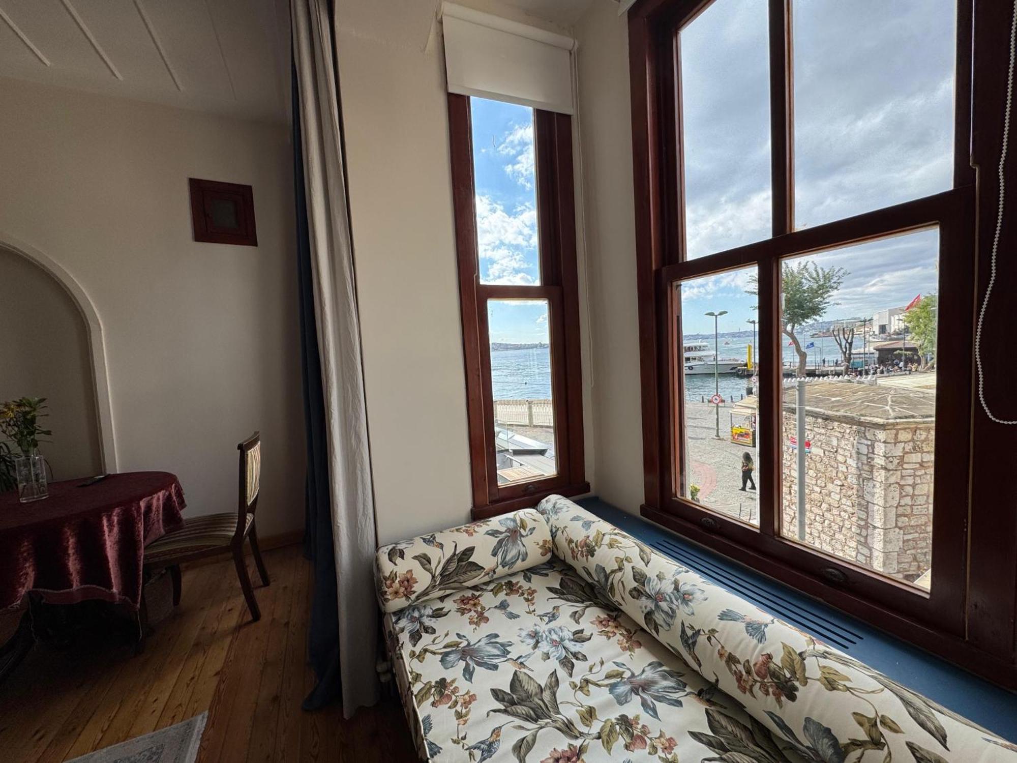Levant De Luxe Han
